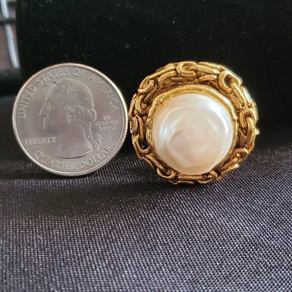 AUTHENTIC CHANEL CLIP-ON EARRINGS - Picture 7 of 7